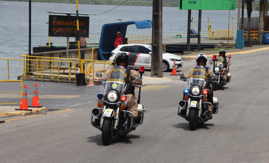 PMPR realiza ação de proximidade e conscientização no Ferry Boat