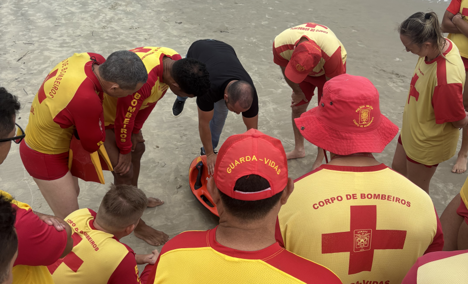 Cadetes reforçam efetivo de salvamento do Corpo de Bombeiros no Verão Maior no litoral
