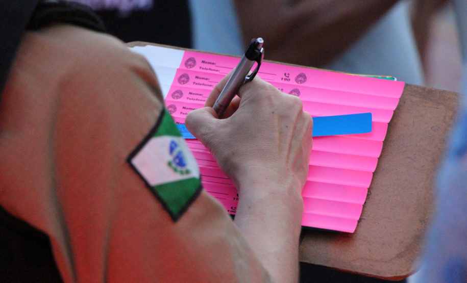 PMPR realiza ação comunitária em Caiobá e amplia distribuição de pulseiras para crianças