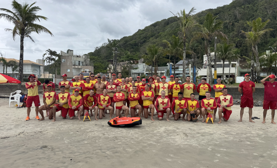 Cadetes reforçam efetivo de salvamento do Corpo de Bombeiros no Verão Maior no litoral
