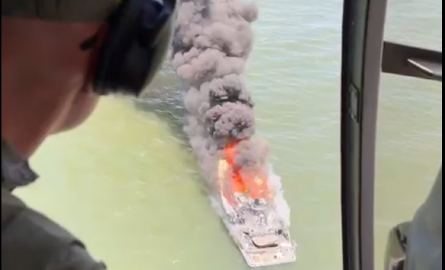 Incêndio em lancha mobiliza bombeiros em Paranaguá