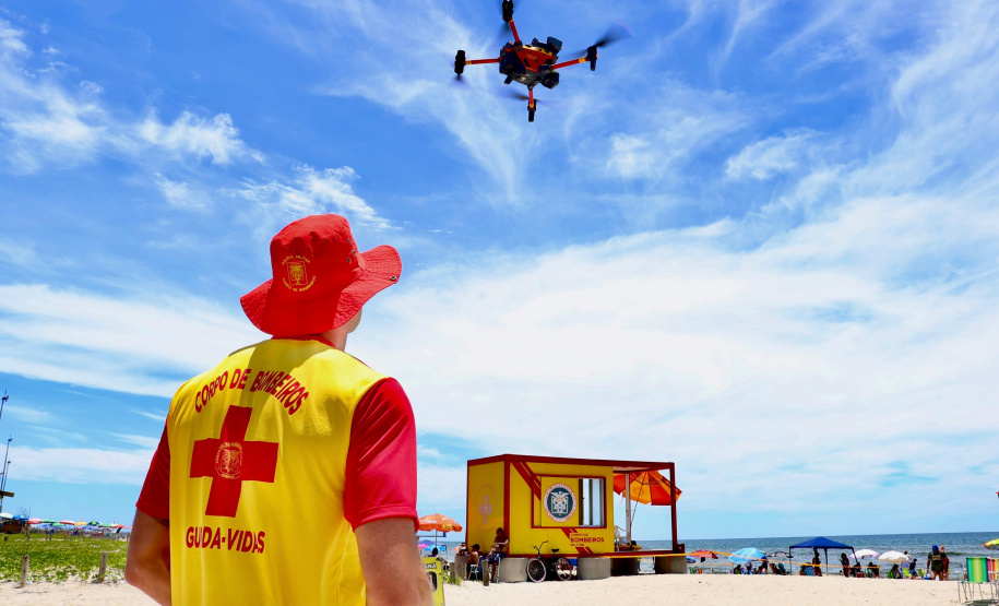 Verão Maior Paraná: Drones reforçam ações do Corpo de Bombeiros na prevenção, orientação e buscas