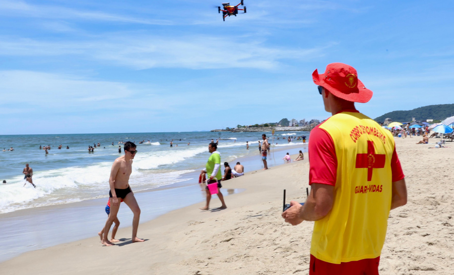 Verão Maior Paraná: Drones reforçam ações do Corpo de Bombeiros na prevenção, orientação e buscas
