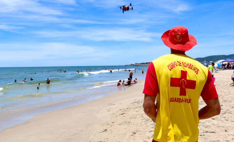 Verão Maior Paraná: Drones reforçam ações do Corpo de Bombeiros na prevenção, orientação e buscas