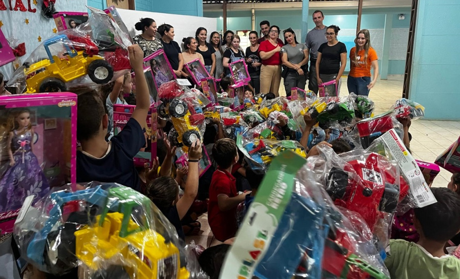 Polícia Penal do Paraná realiza entrega de brinquedos para 168 crianças em Rio Bonito do Iguaçu