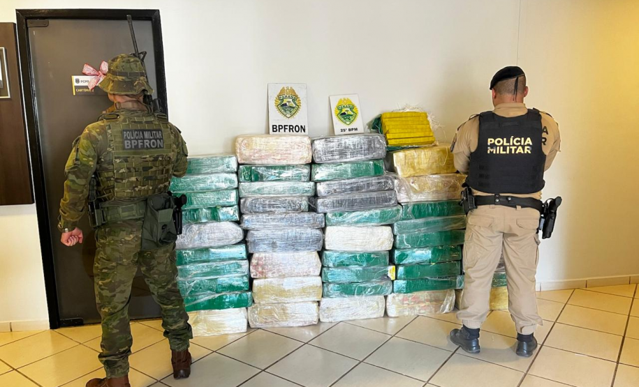 PMPR apreende mais de 700 quilos de maconha e recupera caminhonete em Umuarama