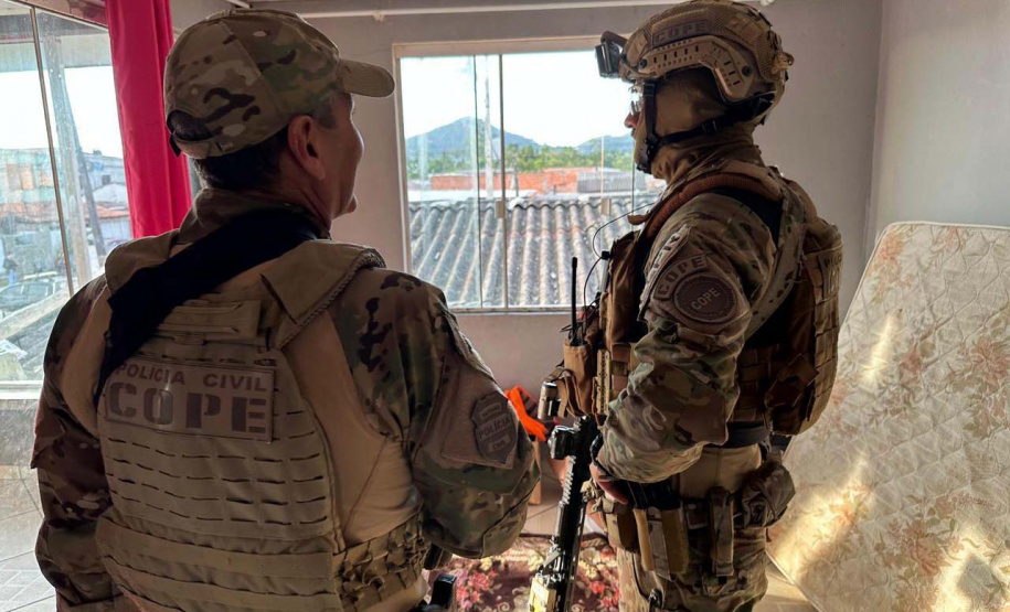 Polícias do Paraná desencadeiam operação no Litoral e prendem 40 pessoas