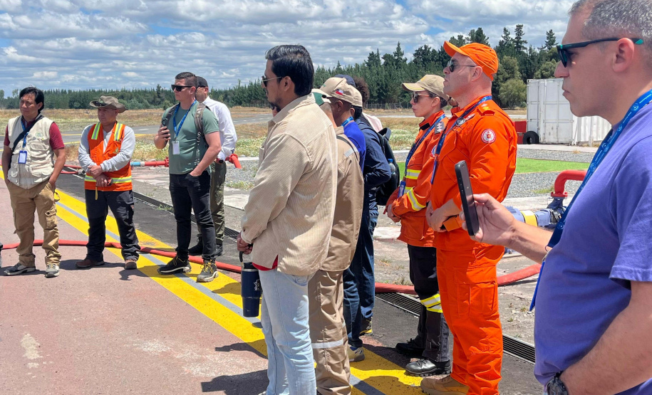 Bombeira paranaense conclui curso no Chile e projeta avanços contra incêndios florestais