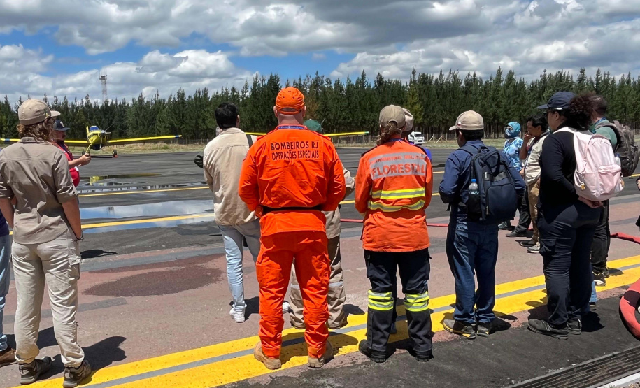 Bombeira paranaense conclui curso no Chile e projeta avanços contra incêndios florestais