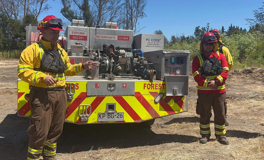 Bombeira paranaense conclui curso no Chile e projeta avanços contra incêndios florestais