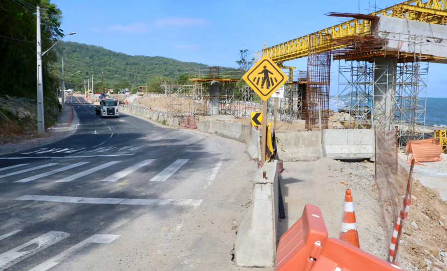 PMPR orienta motoristas a viajar em horários alternativos no acesso ao ferry boat de Guaratuba