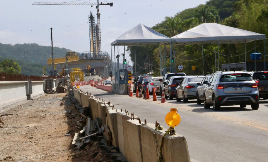 PMPR orienta motoristas a viajar em horários alternativos no acesso ao ferry boat de Guaratuba