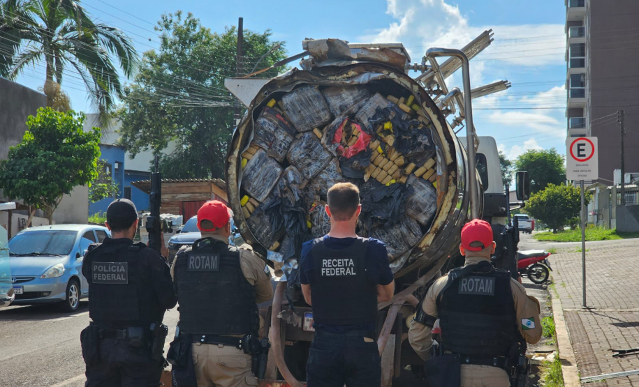 Em ação integrada, PMPR apreende caminhão com quase seis toneladas de maconha na PR-493