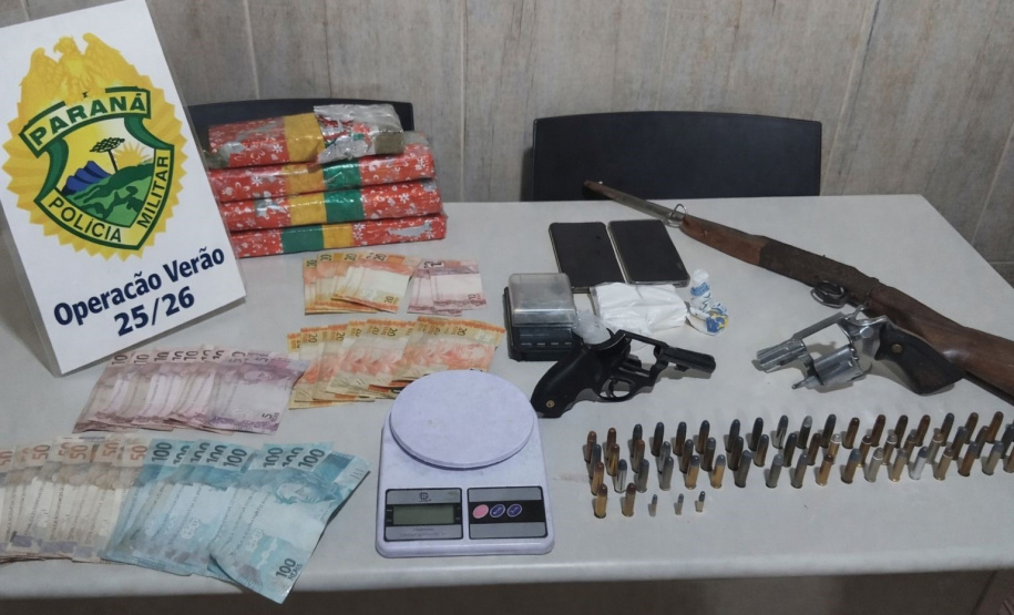 Verão Maior Paraná: PMPR apreende armas e drogas em Pontal do Paraná