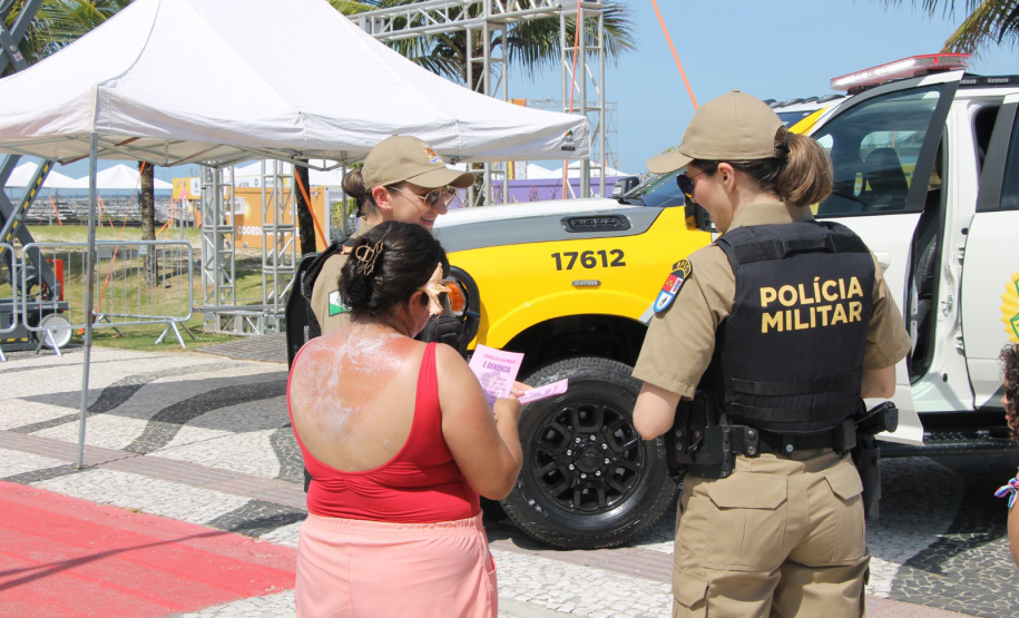 Verão Maior: PMPR promove ação de conscientização pela prevenção da violência contra a mulher