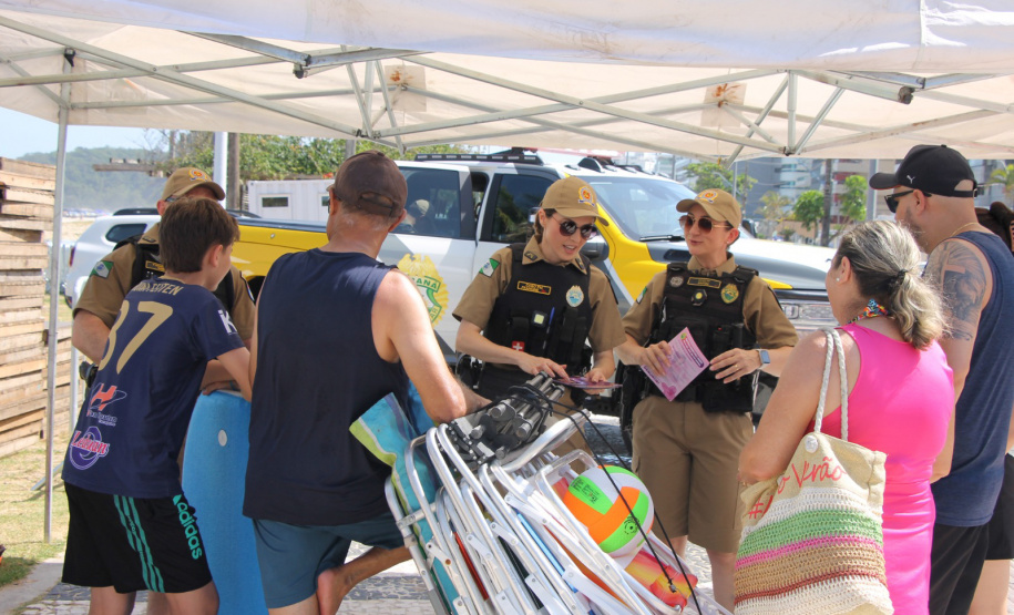 Verão Maior: PMPR promove ação de conscientização pela prevenção da violência contra a mulher