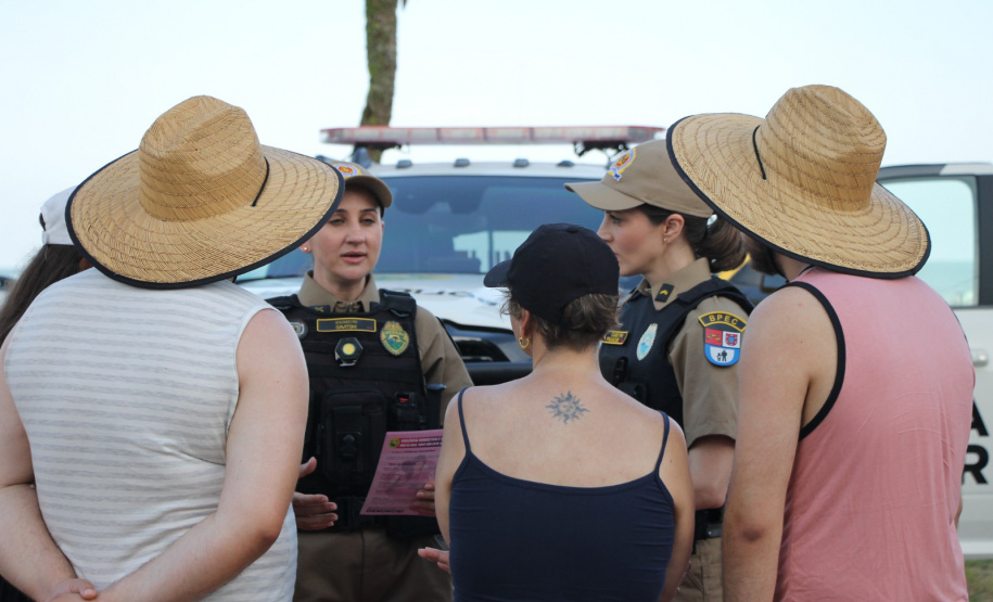 Verão Maior: PMPR promove ação de conscientização pela prevenção da violência contra a mulher