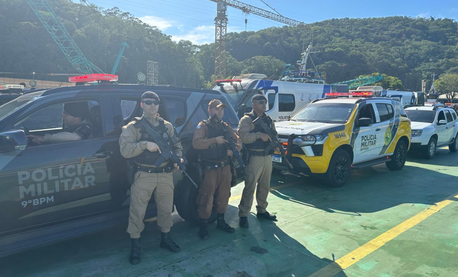 Forças de segurança realizam escolta de custodiados até o Complexo Penal de Piraquara