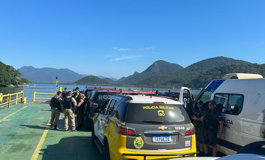 Forças de segurança realizam escolta de custodiados até o Complexo Penal de Piraquara