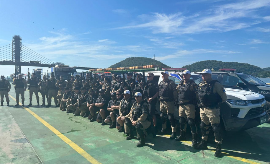 Forças de segurança realizam escolta de custodiados até o Complexo Penal de Piraquara