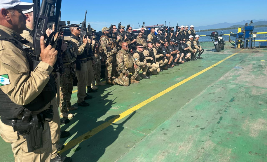 Forças de segurança realizam escolta de custodiados até o Complexo Penal de Piraquara