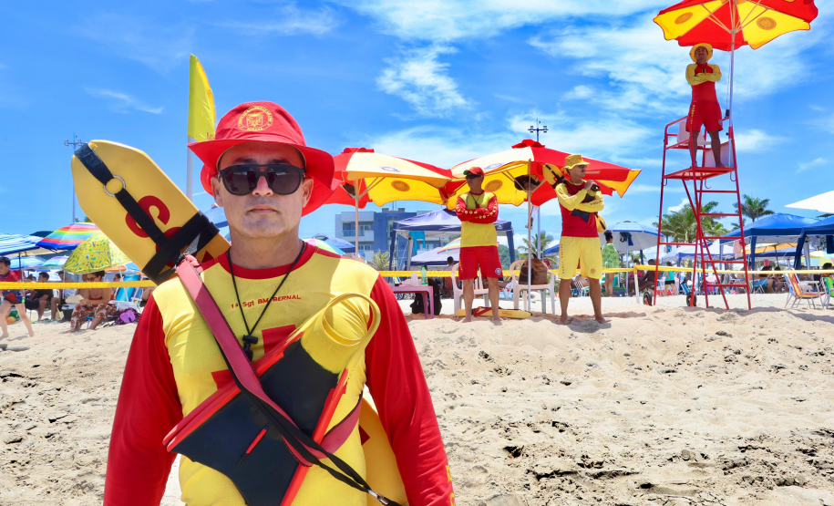 Vocação, preparo e coragem: a rotina dos guarda-vidas do Paraná