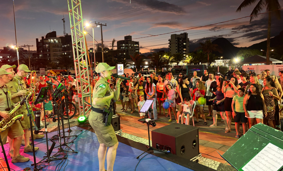 Música, interação e segurança: PMPR anima a noite de Caiobá