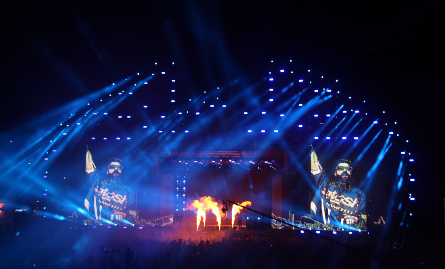 Polícia Militar atua para público recorde no primeiro grande show da temporada em Matinhos