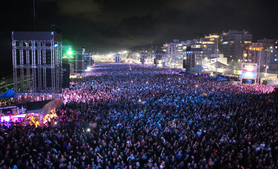 Polícia Militar atua para público recorde no primeiro grande show da temporada em Matinhos