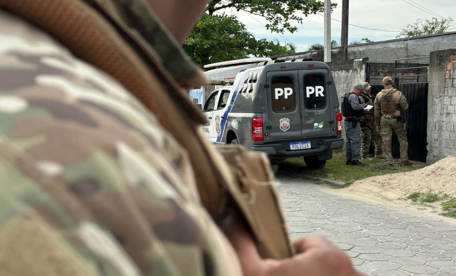 Polícia Penal do Paraná cumpre mandado de prisão durante reforço da monitoração eletrônica no litoral