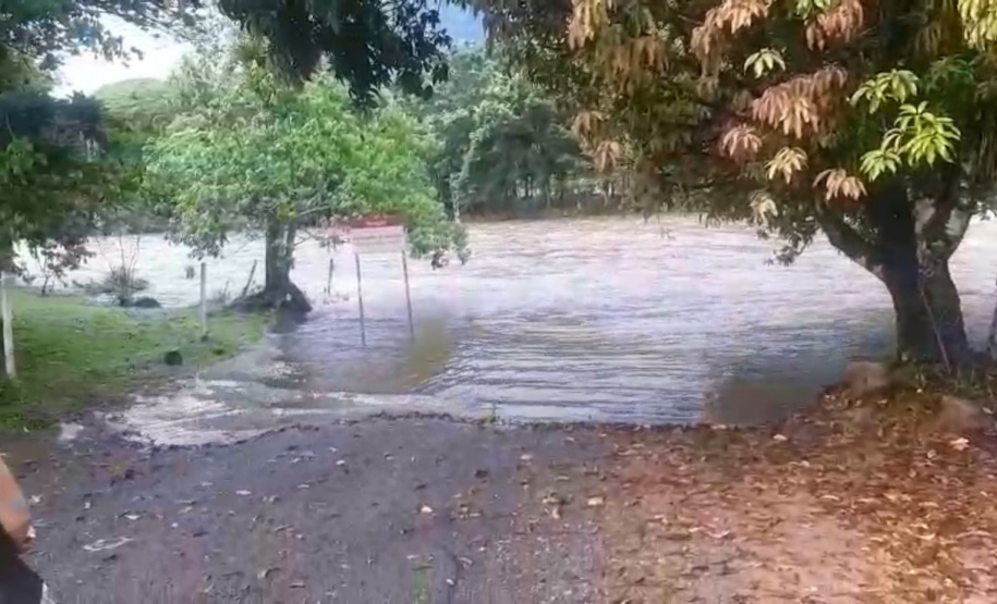 Patrulha Rural da PMPR resgata família arrastada por "Cabeça d’Água" em Guaratuba