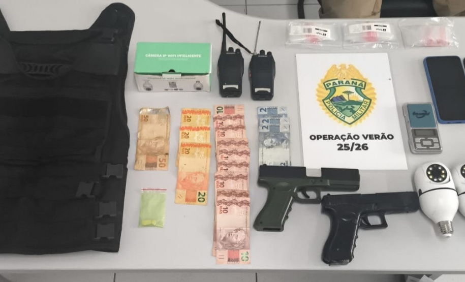 PMPR prende três pessoas em flagrante e apreende simulacros em Paranaguá