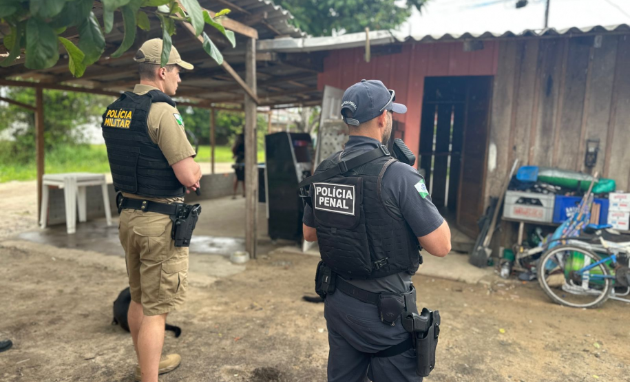 Polícia Penal e PMPR fiscalizam monitorados por tornozeleira eletrônica em Matinhos e Guaratuba