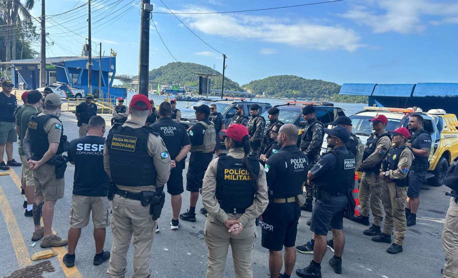 Forças de segurança realizam ação integrada com cães de faro na balsa de Guaratuba