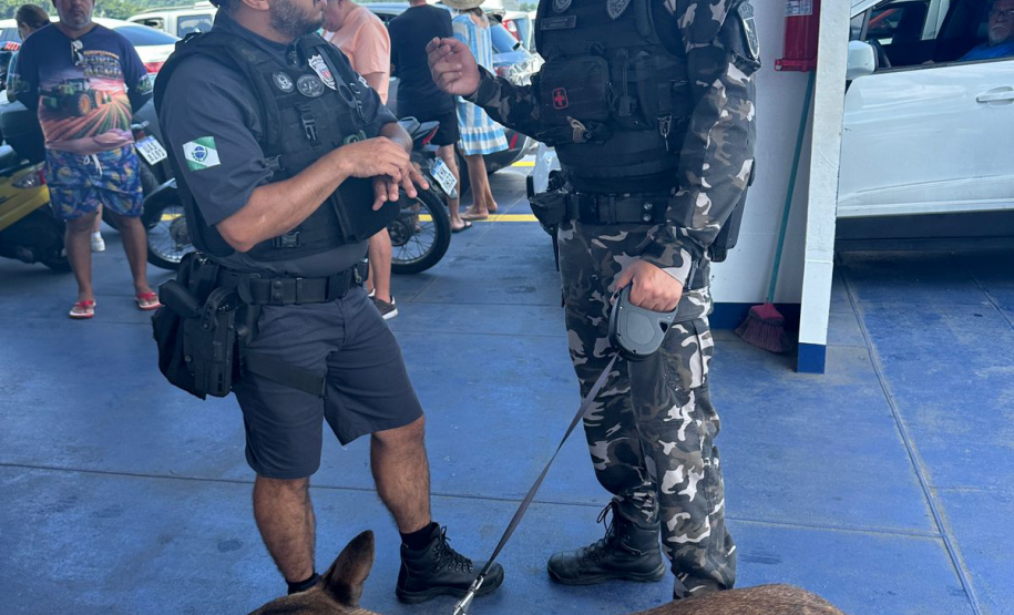 Forças de segurança realizam ação integrada com cães de faro na balsa de Guaratuba