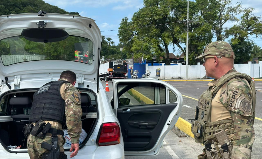 Forças de segurança realizam ação integrada com cães de faro na balsa de Guaratuba