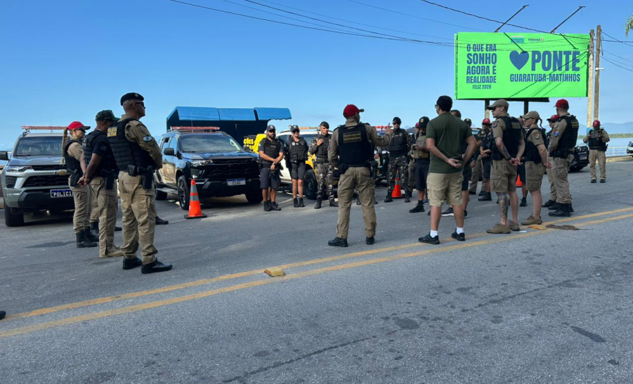 Forças de segurança realizam ação integrada com cães de faro na balsa de Guaratuba