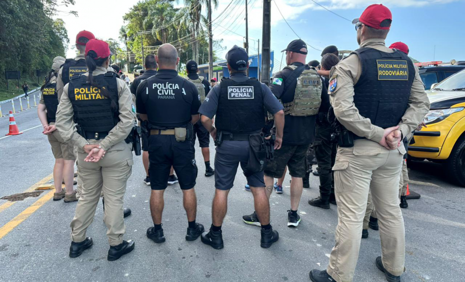 Forças de segurança realizam ação integrada com cães de faro na balsa de Guaratuba