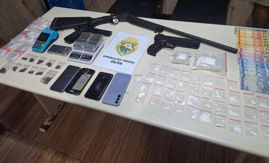 PMPR prende homem por tráfico de drogas e apreende armas em Shangri-lá, em Pontal do Paraná