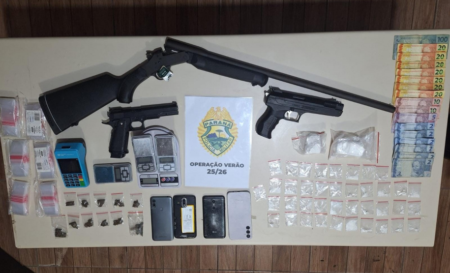 PMPR prende homem por tráfico de drogas e apreende armas em Shangri-lá, em Pontal do Paraná