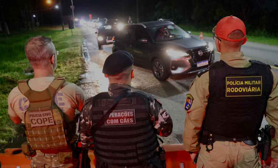 Forças de segurança promovem fiscalização integrada com apoio de cães no Litoral