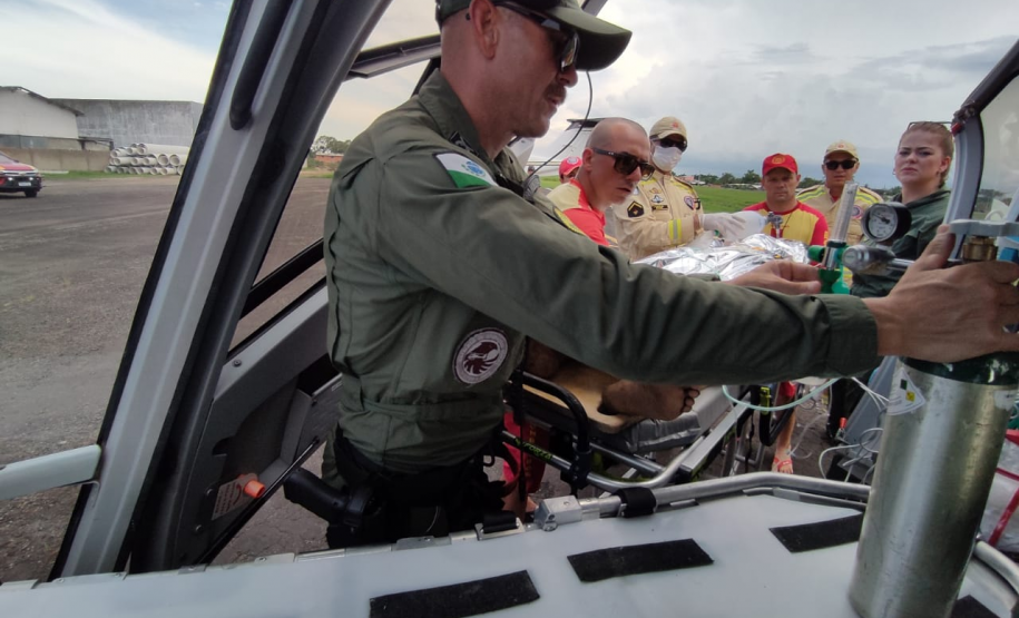 Bombeiros realizam resgate após queda de plano elevado no Litoral