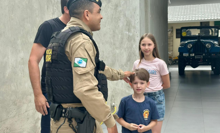 “Naquele momento, a gente não pensou em nada”: policiais reencontram família após resgate em cabeça d’água em Guaratuba