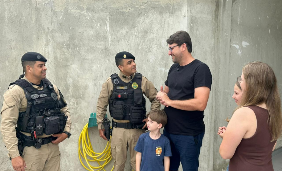 “Naquele momento, a gente não pensou em nada”: policiais reencontram família após resgate em cabeça d’água em Guaratuba