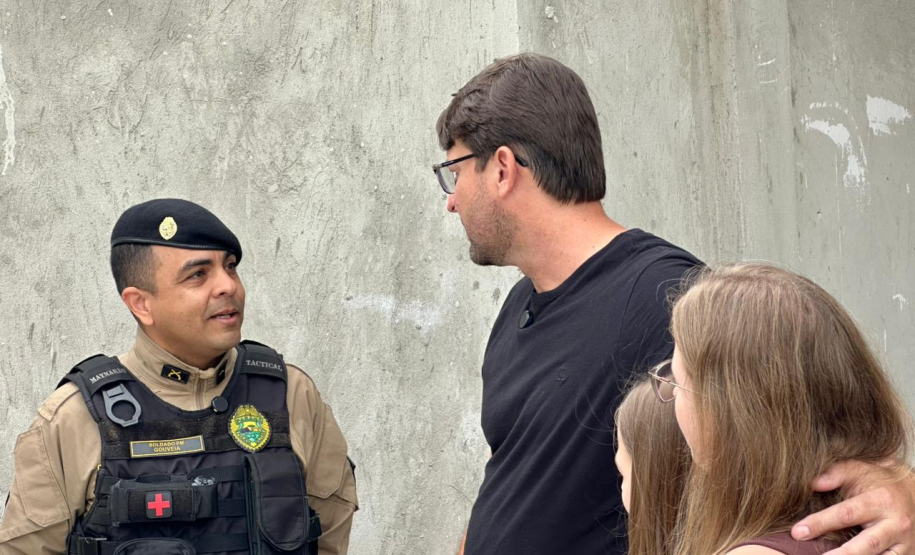 “Naquele momento, a gente não pensou em nada”: policiais reencontram família após resgate em cabeça d’água em Guaratuba