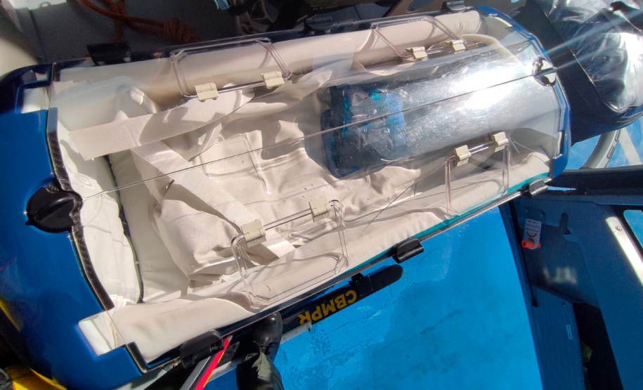 Helicóptero Arcanjo 01 transporta recém-nascida no Verão Maior Paraná