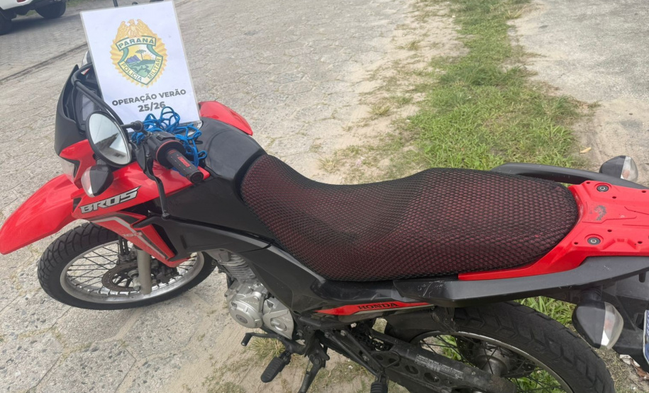 PMPR recupera motocicleta furtada e apreende entorpecentes em Pontal do Paraná