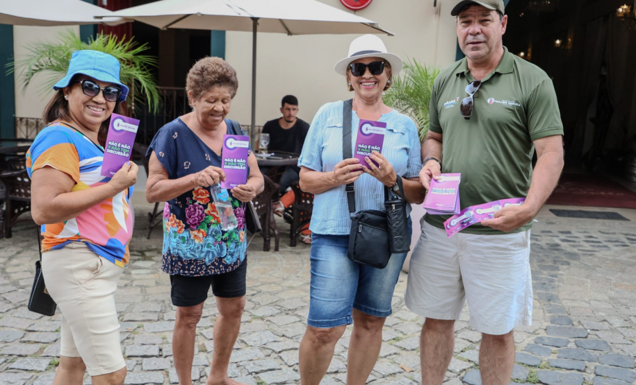 Ação do Programa Mulher Segura orienta moradores e turistas em Morretes
