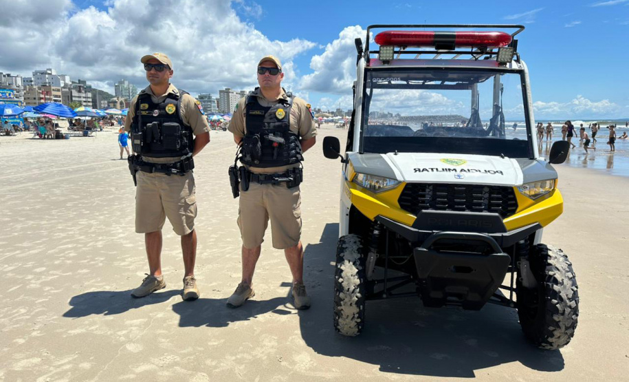 Veículos de patrulhamento na areia reforçam ação da PMPR no Verão Maior Paraná