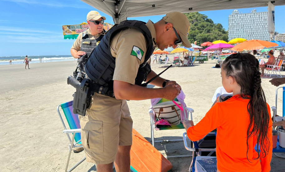 Veículos de patrulhamento na areia reforçam ação da PMPR no Verão Maior Paraná
